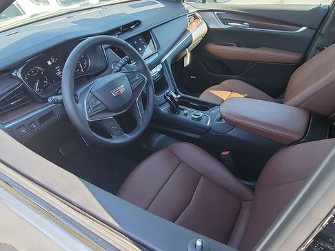 Used 2025 Cadillac XT5 Sportv image 10