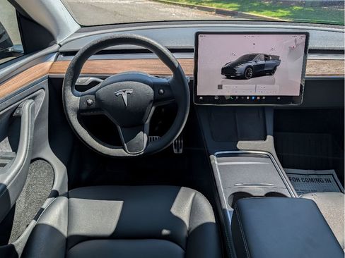 Used 2024 Tesla Model Y Long Range AWD/4WD image 28