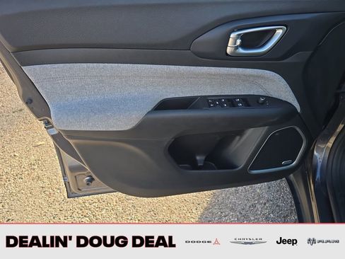 Used 2022 Jeep Compass Latitude w/ Sun and Sound Group image 11