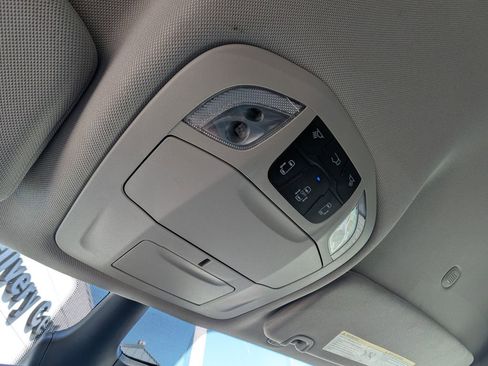 Used 2024 Chrysler Pacifica Touring-L image 34