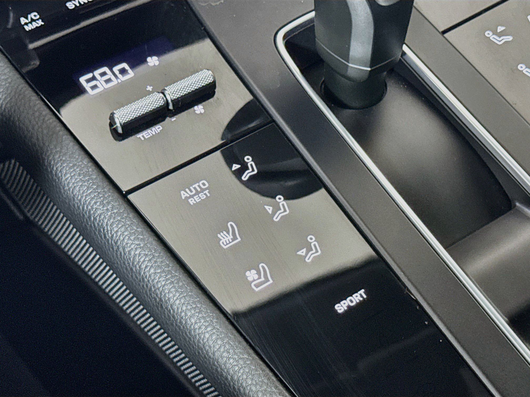 Certified 2023 Porsche Macan AWD/4WD image 20