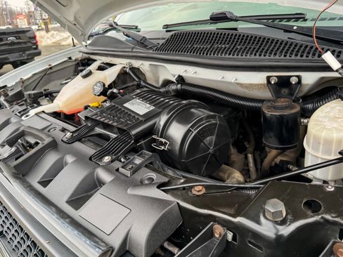 Used 2019 Chevrolet Express 3500 LS image 28