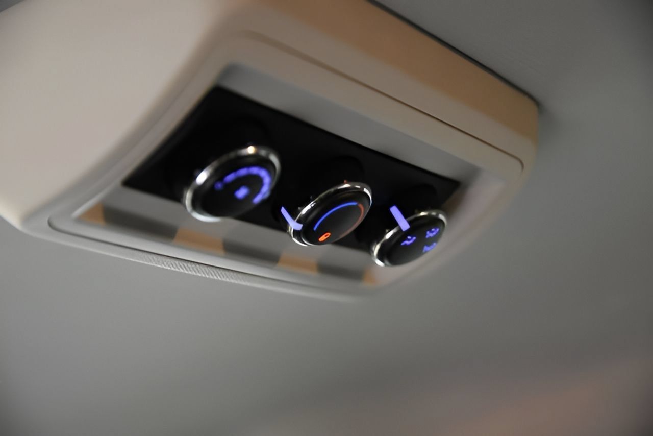 Used 2018 Dodge Grand Caravan SE w/ UConnect Hands-Free Group FWD image 22