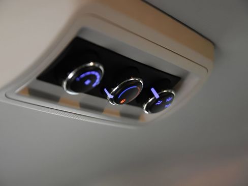 Used 2018 Dodge Grand Caravan SE w/ UConnect Hands-Free Group FWD image 22