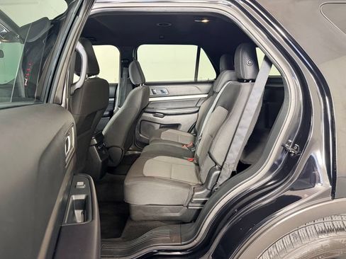Used 2018 Ford Explorer XLT FWD image 28