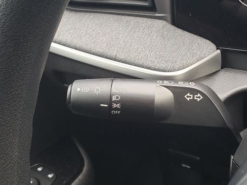 Certified 2025 Nissan Kicks SV image 38