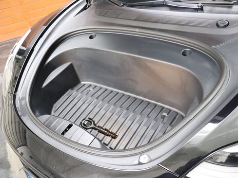 Used 2023 Tesla Model 3 Standard Range image 4