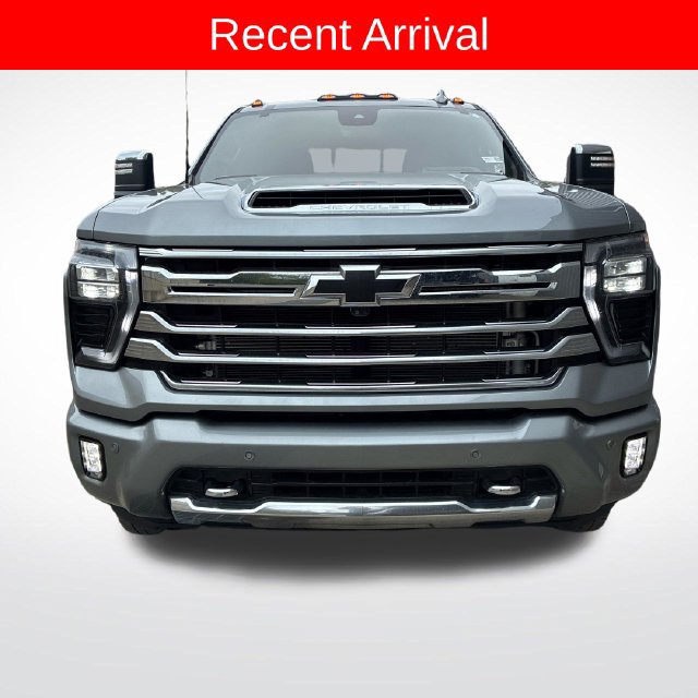 Used 2025 Chevrolet Silverado 3500 High Country w/ High Country Premium Package AWD/4WD image 4