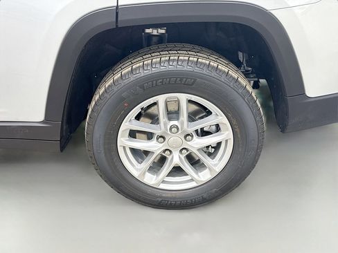 New 2025 Jeep Grand Cherokee L Laredo image 47