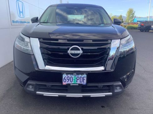 Used 2022 Nissan Pathfinder SL AWD/4WD image 9
