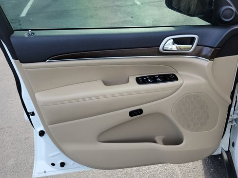 Used 2018 Jeep Grand Cherokee Limited RWD image 18