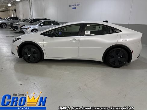 New 2026 Toyota Prius LE image 5