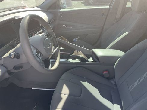 Used 2024 Hyundai Elantra SE FWD image 5