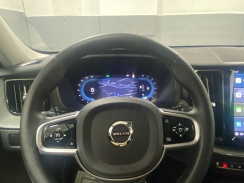 Used 2025 Volvo XC60 B5 Plus image 15