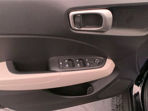 Certified 2025 Hyundai Venue SEL image 10