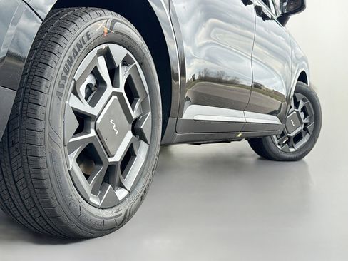 New 2026 Kia Carnival EX image 14