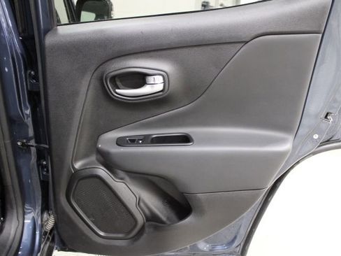 Used 2023 Jeep Renegade Latitude image 21