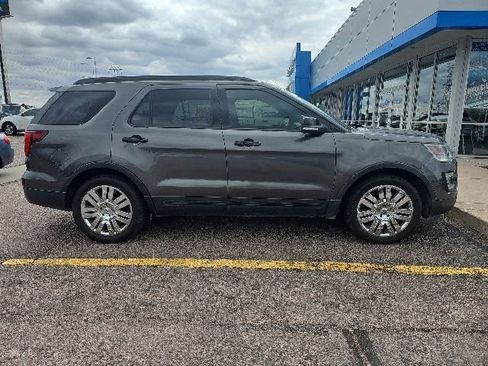 Used 2016 Ford Explorer Sport w/ Equipment Group 401A AWD/4WD image 2