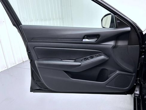 Used 2025 Nissan Altima 2.5 SV FWD image 9