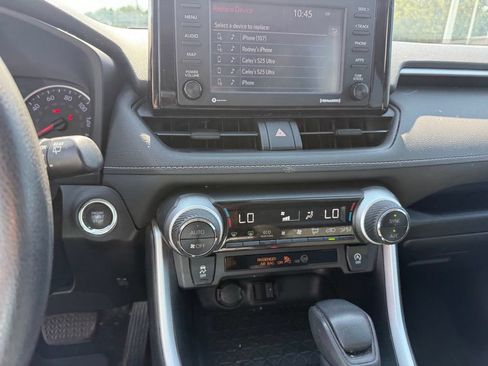 Used 2021 Toyota RAV4 XLE w/ Convenience Package FWD image 11