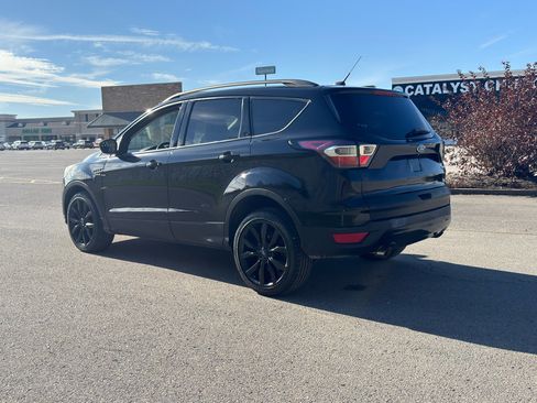 Used 2017 Ford Escape SE w/ SE Sport Appearance Package image 5
