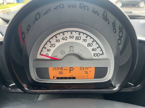 Used 2015 smart fortwo pure RWD image 29
