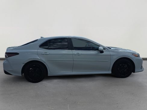 Used 2022 Toyota Camry LE w/ Carpet Mat Package (TMS) image 6