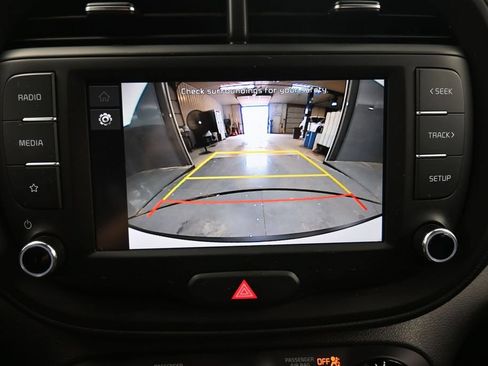 Used 2025 Kia Soul LX w/ LX Technology Package FWD image 11