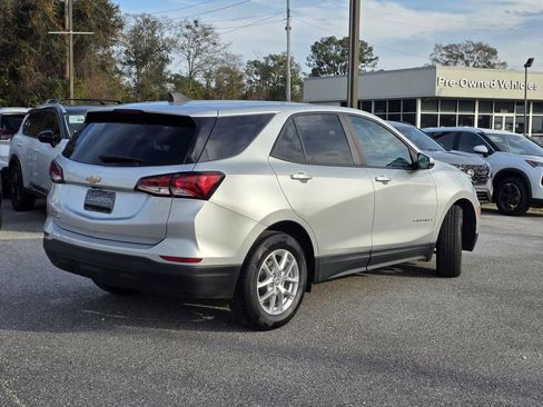 Used 2022 Chevrolet Equinox LS w/ LS Convenience Package image 6