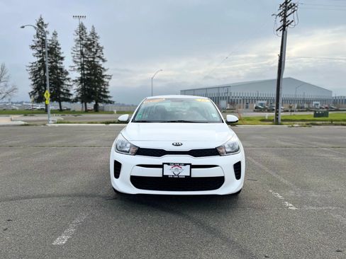 Used 2018 Kia Rio S image 2