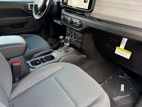 New 2025 Jeep Gladiator Willys image 14