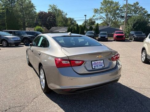 Used 2024 Chevrolet Malibu LT FWD image 3