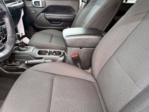 Used 2023 Jeep Wrangler Unlimited w/ Sun & Screen Package image 11