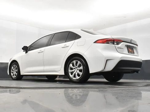 Used 2025 Toyota Corolla LE image 9