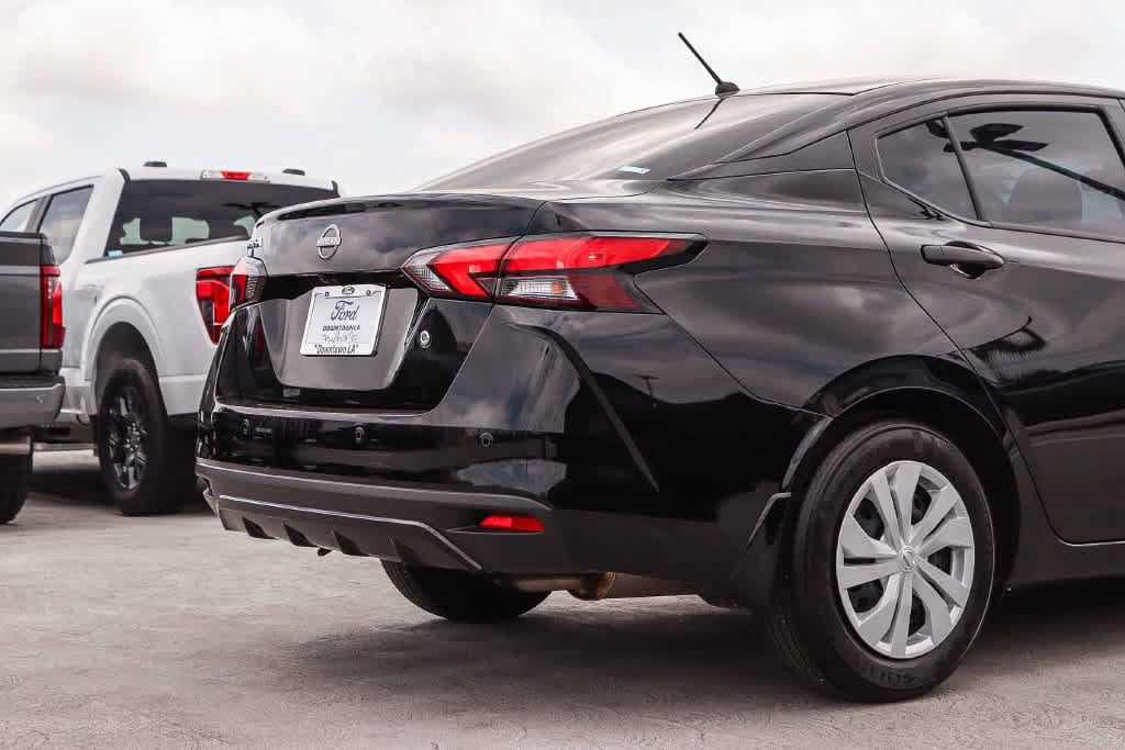 Used 2025 Nissan Versa S w/ Trunk Package FWD image 9