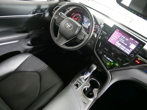 Used 2023 Toyota Camry XSE FWD image 9