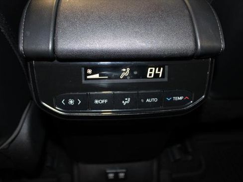 Certified 2021 Toyota Highlander XLE image 27