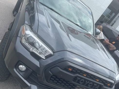 Used 2019 Toyota Tacoma TRD Off-Road image 1