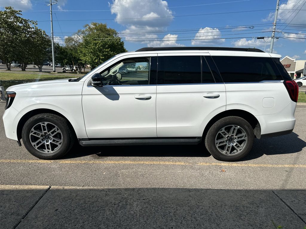 Used 2025 Ford Expedition Active AWD/4WD image 7