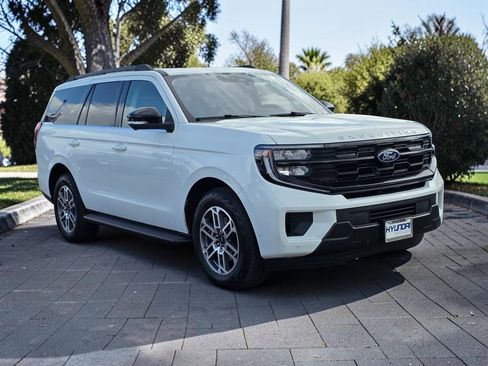 Used 2025 Ford Expedition Active AWD/4WD image 4