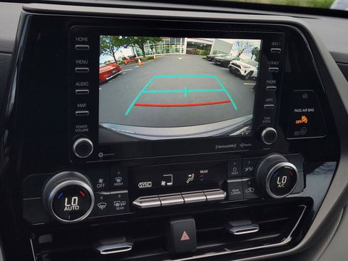 Certified 2022 Toyota Highlander LE image 16