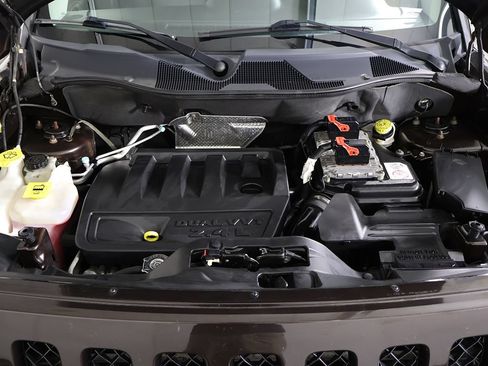 Used 2014 Jeep Patriot Latitude AWD/4WD image 17