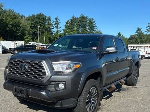 Used 2022 Toyota Tacoma TRD Sport w/ Technology Package AWD/4WD image 3