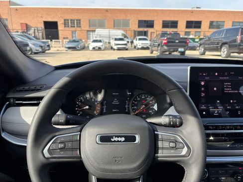 Used 2025 Jeep Compass Limited AWD/4WD image 34