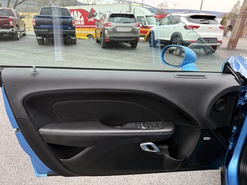 Used 2018 Dodge Challenger GT w/ Technology Group image 9