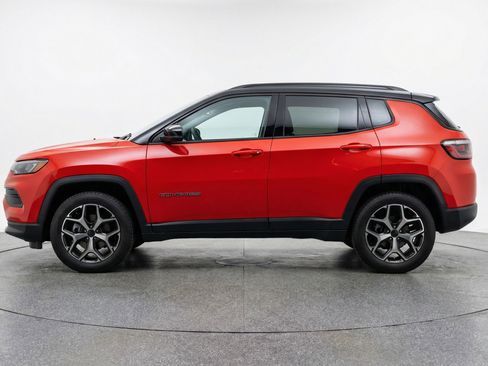 Used 2025 Jeep Compass Limited AWD/4WD image 5