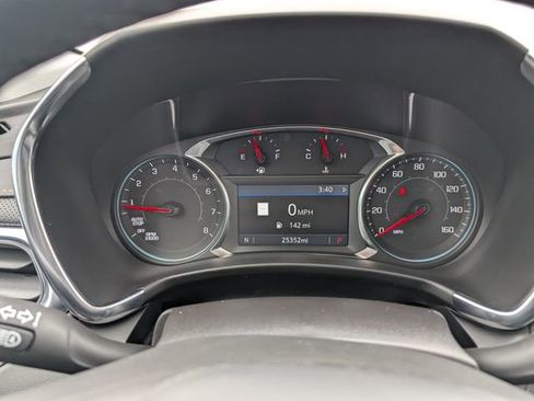 Used 2024 Chevrolet Equinox Premier image 17