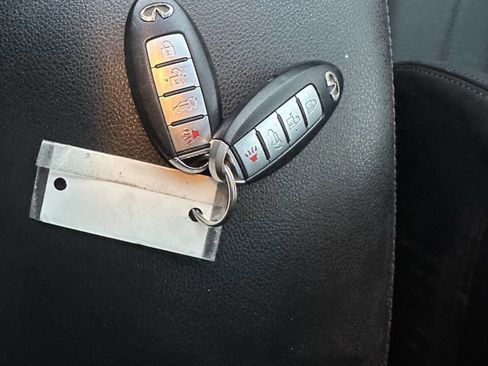 Used 2011 INFINITI FX35 AWD image 25