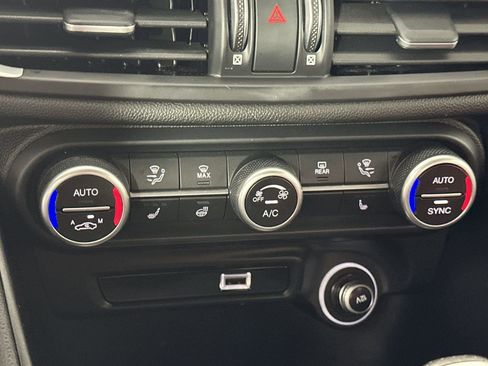 Used 2023 Alfa Romeo Giulia Veloce image 23