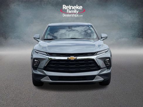 Used 2025 Chevrolet Blazer LT AWD/4WD image 2